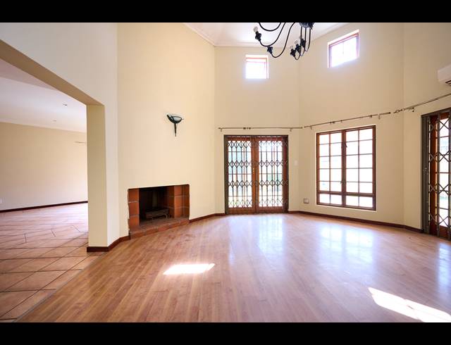 4 BEDROOM HOUSE FOR SALE IN KYALAMI HILLS